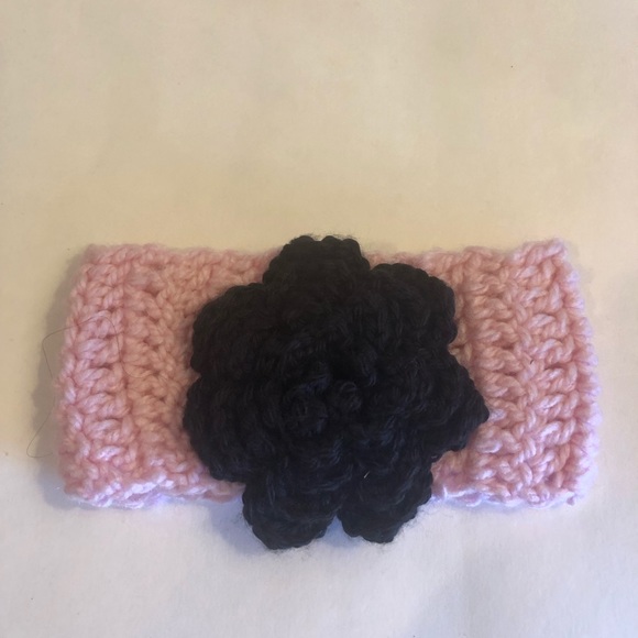 Girls Turban Earwamer Pink with a Black Flower Hand Crochet Size 3-6 Years - Picture 4 of 4